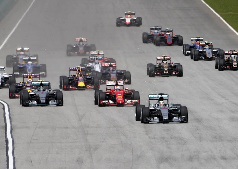 Treba li Hamiltonu kaos u Maleziji da savlada Rosberga?