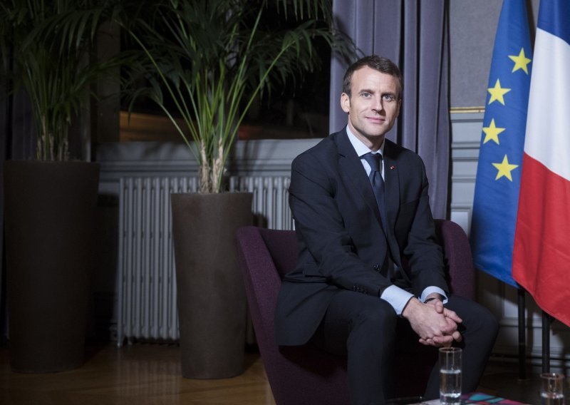 Macron bojkotira ruski paviljon na Salonu knjiga