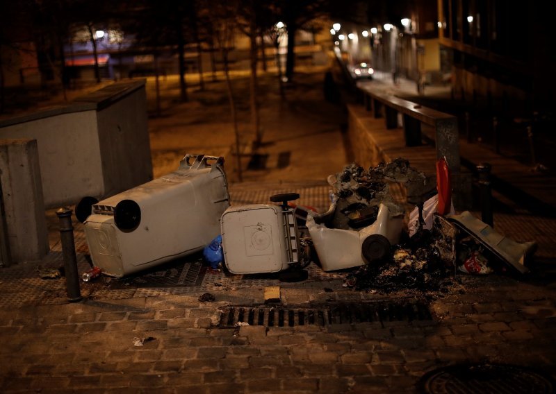 Policija i migranti sukobili se na ulicama Madrida zbog smrti uličnog prodavača