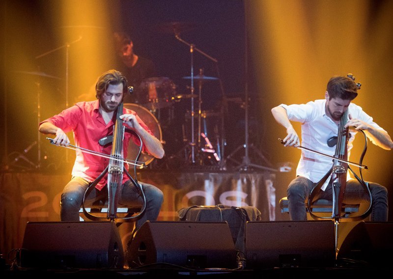 2Cellos svirkom 'bacili' Splićane u trans, spektakl nije propustio ni Thompson