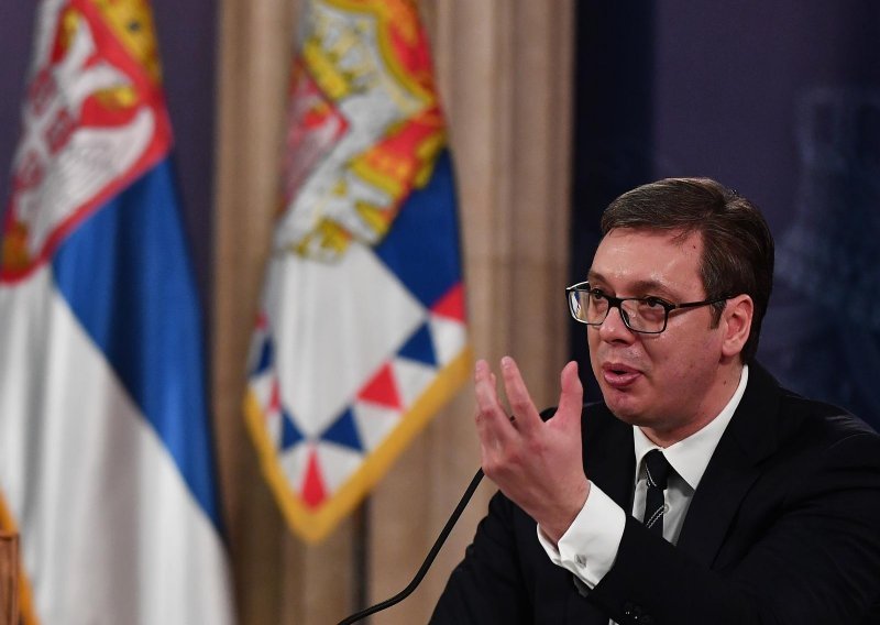 Vučić: Razmatram mogućnost da na Kosovo pošaljem vojsku