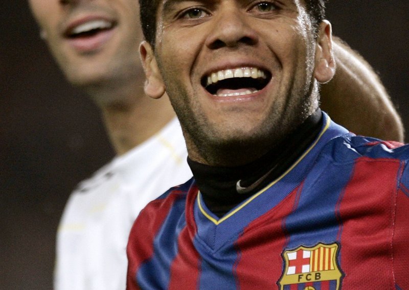Alves: Mourinho prodaje novine, a mi radimo na terenu