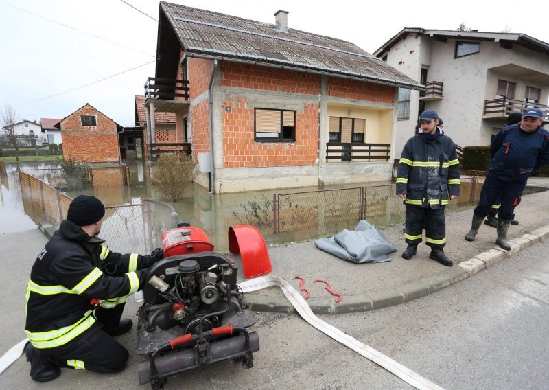 Vodostaji na karlovačkom području rastu, maksimum oko podneva