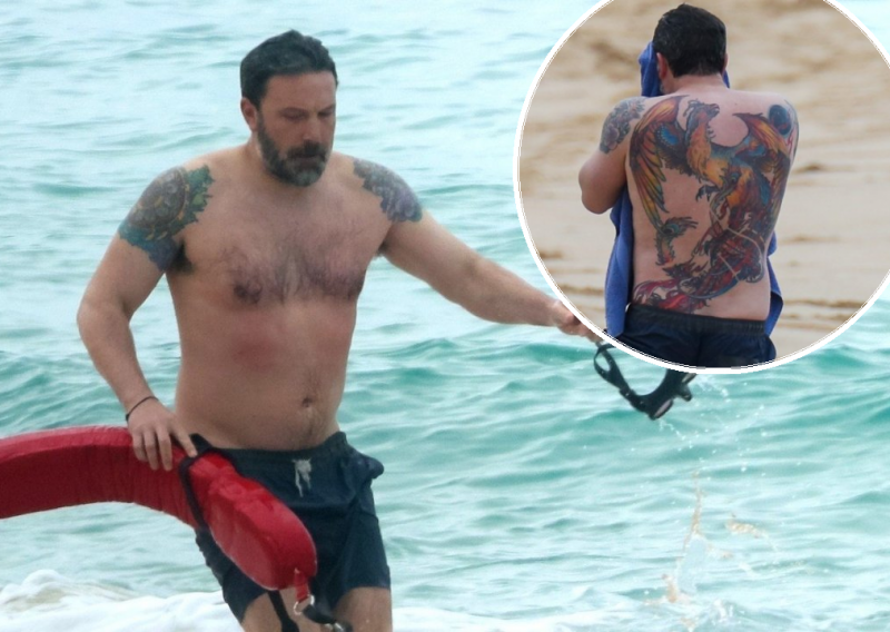 Ben Affleck otkrio godinama skrivanu tetovažu preko cijelih leđa