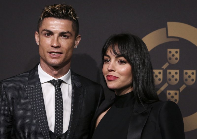 Ronaldo se 'isprsio': Pogledajte kakav prsten je kupio lijepoj Georgini Rodriguez
