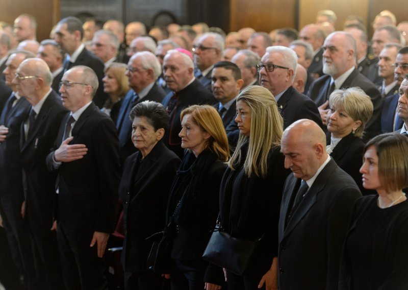 Pogledajte tko je sve bio na komemoraciji za Petra Stipetića