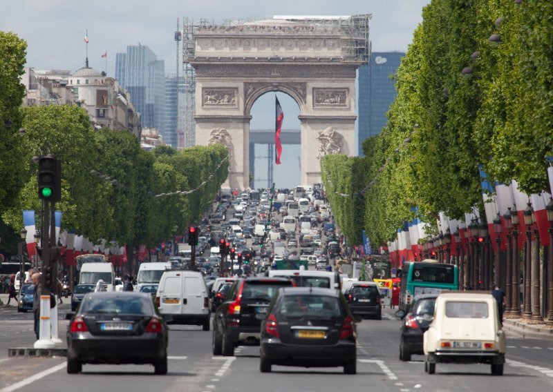 Pariška gradonačelnica najavila besplatan javni prijevoz i podigla veliku buru