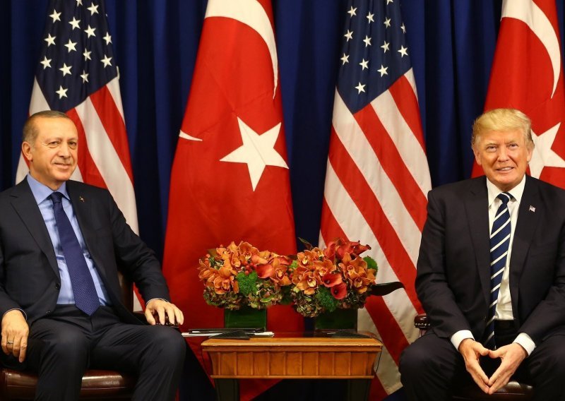 Erdogan i Trump razgovarali o turskim vojnim akcijama u kurdskim predjelima Sirije