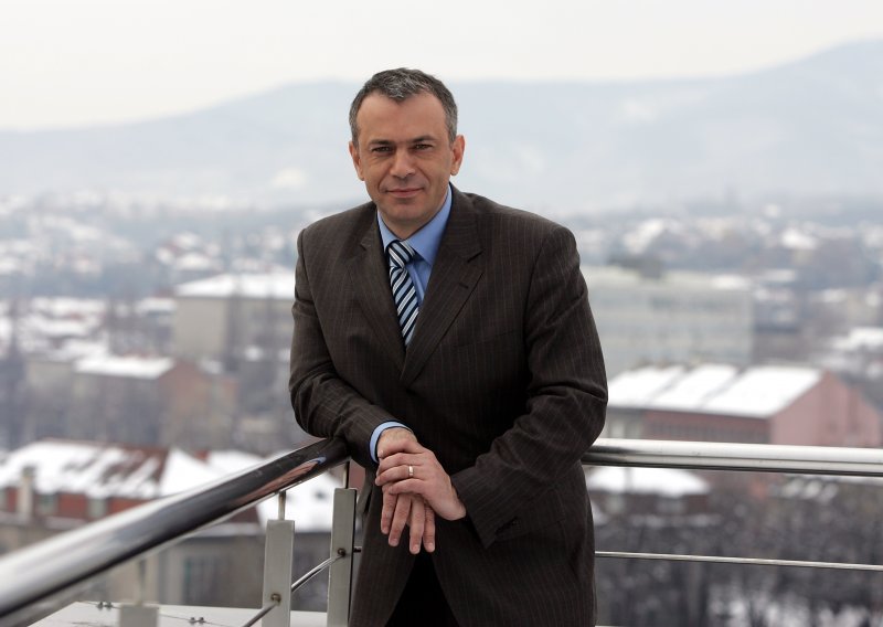 Zoran Šprajc piše knjigu koja će se zvati 'Stražnjica'