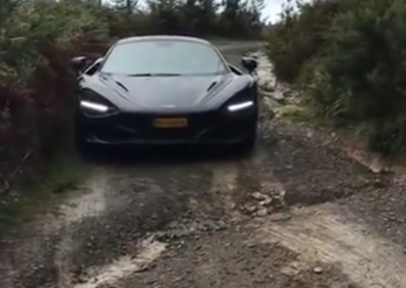 Osijedili smo gledajući kako ovaj McLaren 720S prelazi preko rupetine