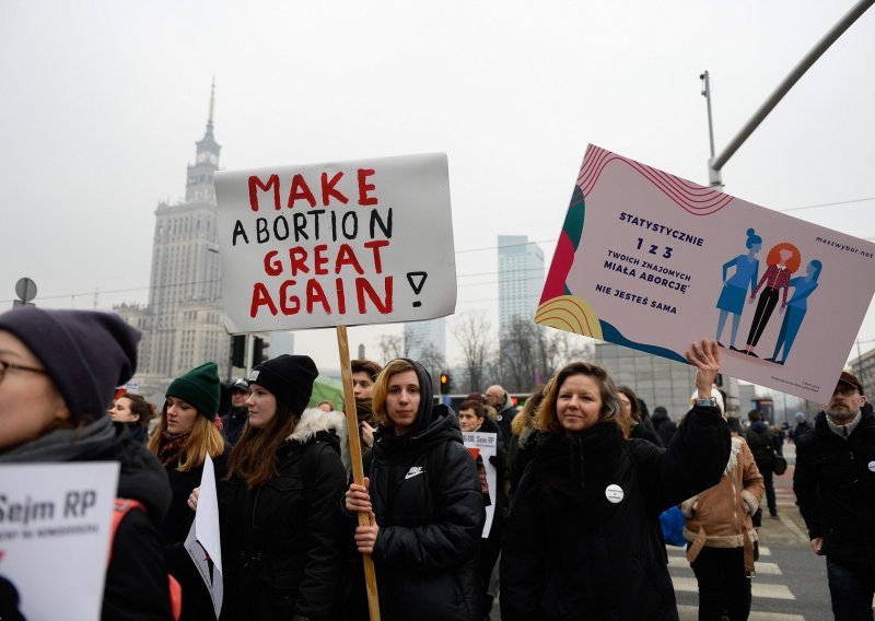 U Poljskoj prosvjedi protiv postroženja zakona o pobačaju