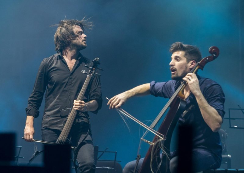 2Cellos oduševili koncertom u prepunoj zagrebačkoj Areni
