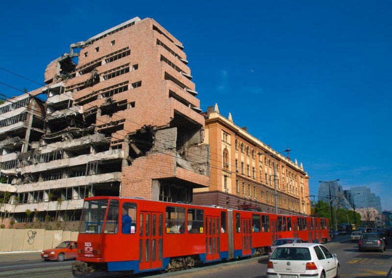 Tužio sve zastupnike Bundestaga koji su glasali za bombardiranje SR Jugoslavije