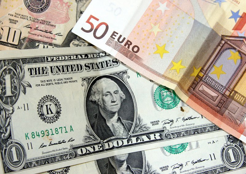 Euro i dolar ojačali prema švicarskom franku