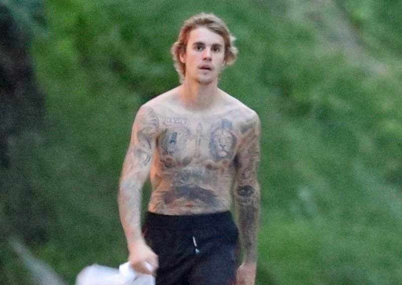 Justin Bieber pokazao torzo prepun tetovaža