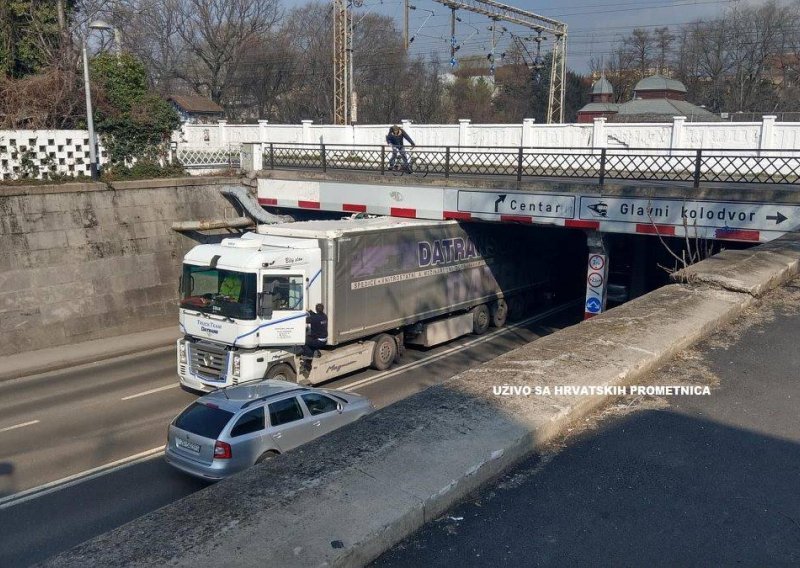 Čuveni podvožnjak u centru Zagreba zarobio još jedan šleper