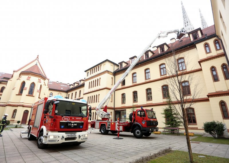 Požar na Kaptolu gasilo 27 vatrogasaca