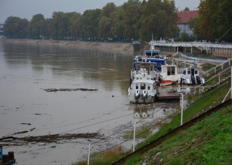 Sisak vodni val očekuje u nedjelju, sprema se i Slavonski Brod