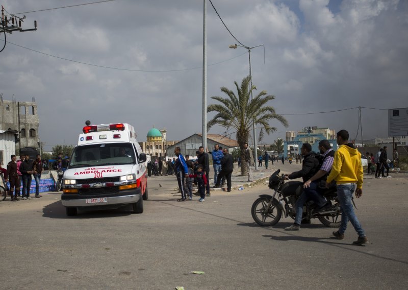 Izrael napao tri položaja Hamasa u Gazi, poginulo 12 Palestinaca