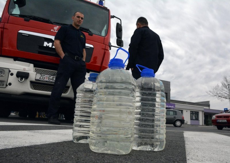 Vojska pomaže Brođanima u opskrbi pitkom vodom