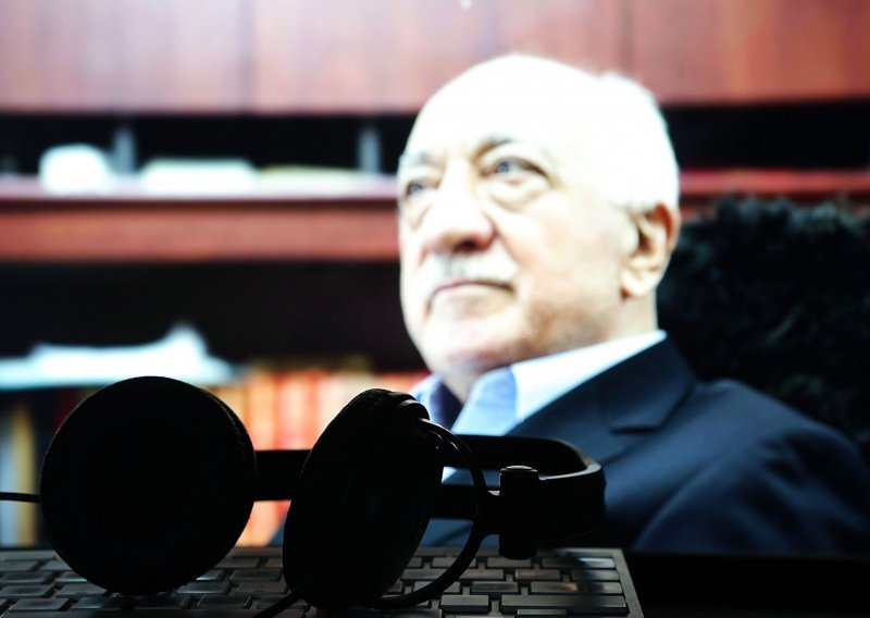 Turska naredila uhićenje klerika Gulena zbog ubojstva ruskog veleposlanika