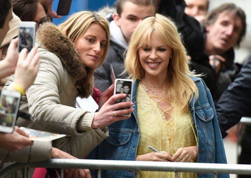 Nakon još jednih neuspjelih zaruka, Kylie Minogue poručila: 'Brak nije za mene'