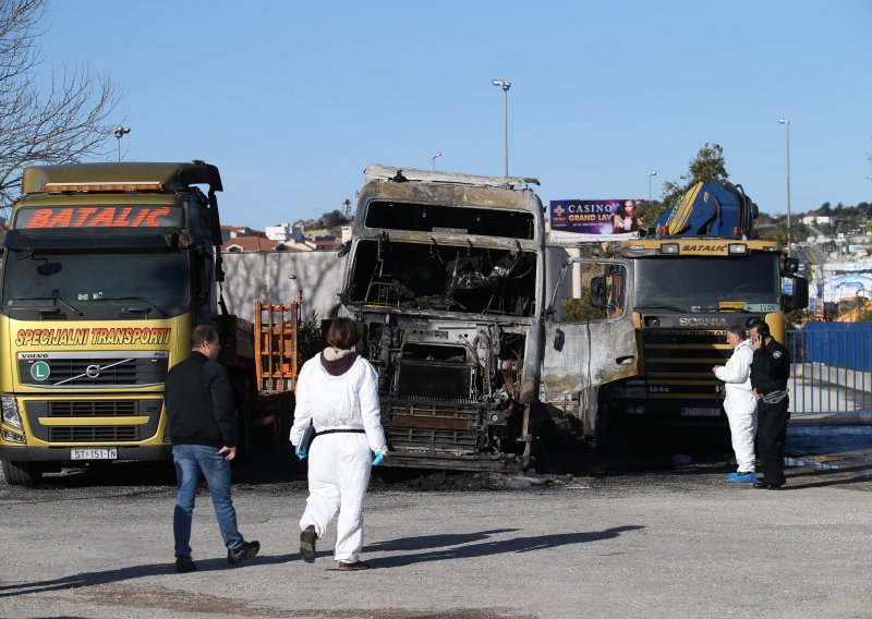 Veliki požar u Splitu: Gorjela tri teretna vozila kod TTTS-a