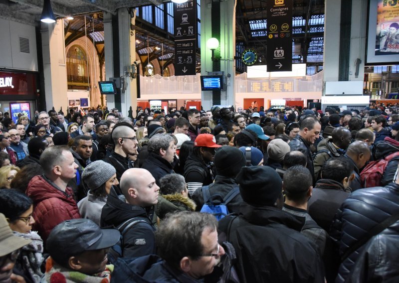 Pogledajte kaos koji su izazvali francuski željezničari. Što zapravo žele i mogu li to dobiti?