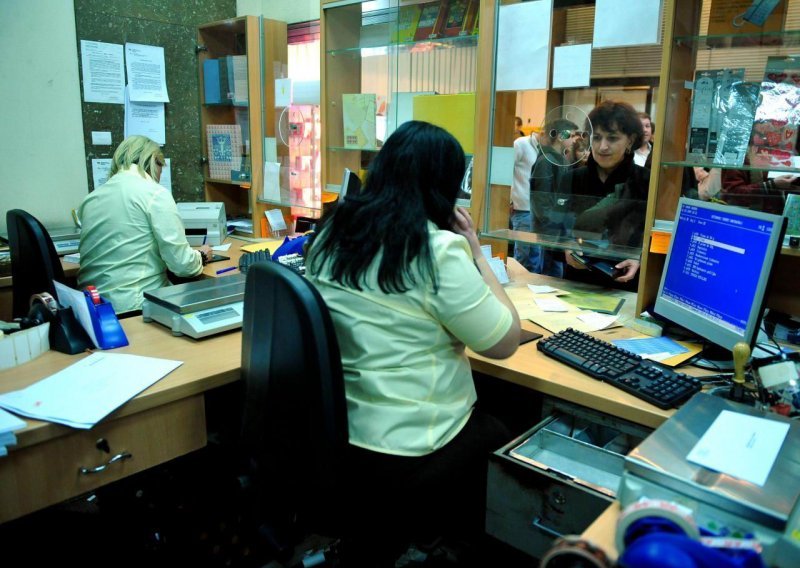 Plaće u državnom sektoru 30 posto više od prosjeka