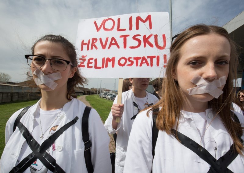 'Zbog sukoba interesa ministra Kujundžića, naše diplome nisu priznate u Hrvatskoj'