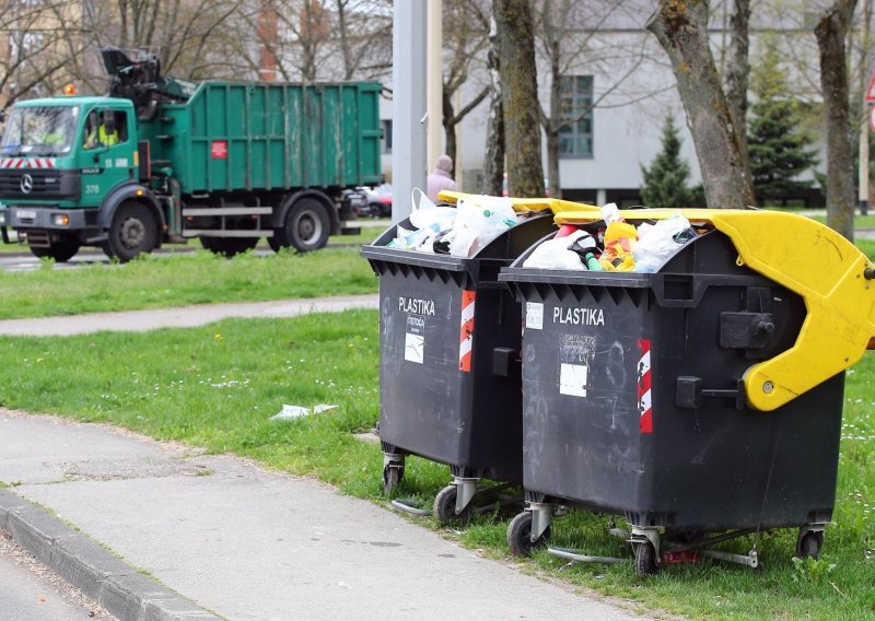 Nepoznati vandali pale spremnike za otpad po Zagrebu