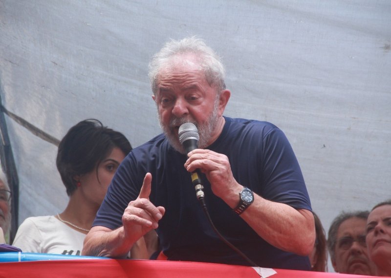 Bivši brazilski predsjednik Lula se predao policiji