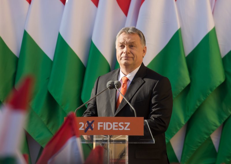 Orban u Milanu: Salvini je moj 'heroj'