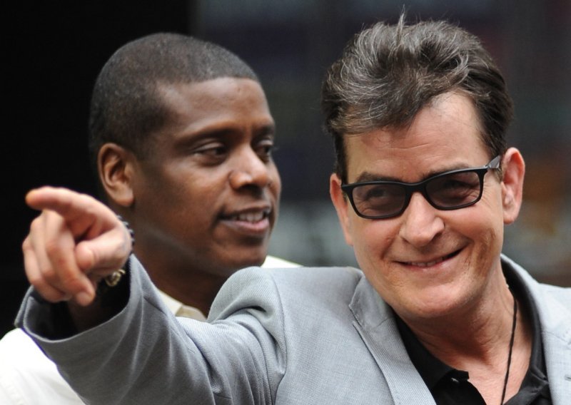 Charlie Sheen se htio ubiti, ali nije mogao zbog mame