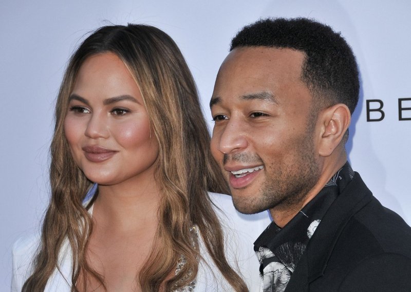 Chrissy Teigen i John Legend: Objavili prvu fotografiju sina i otkrili ime