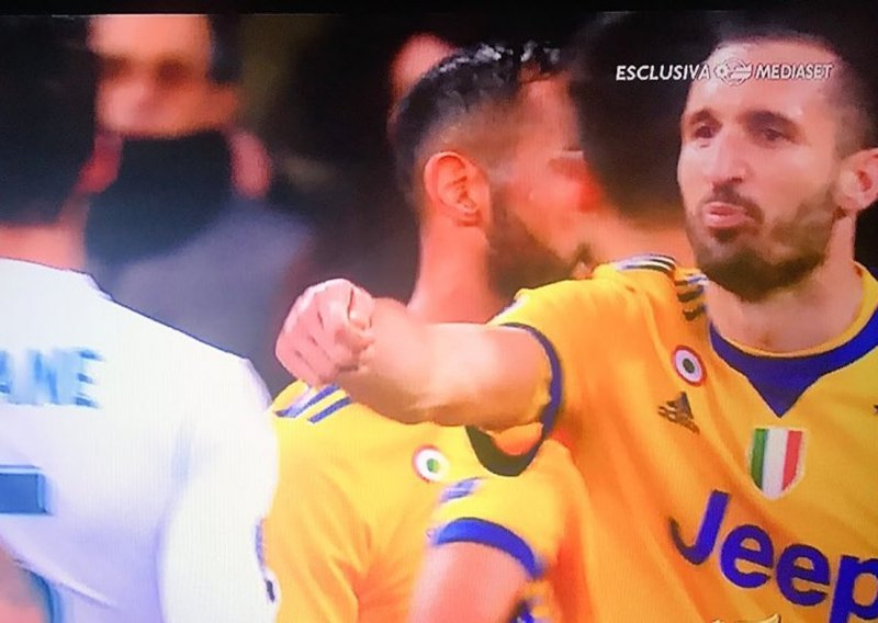 Bijesni Chiellini provocirao igrače Reala: Koliko ste platili suca?