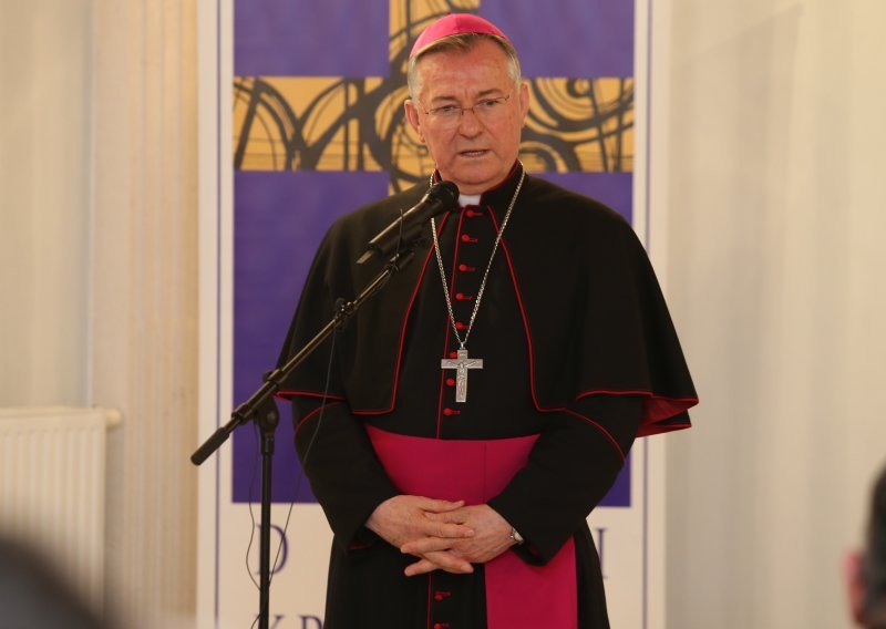 Nadbiskup Barišić 'Vatrenima': Vaš uspjeh je na ponos svakom Hrvatu