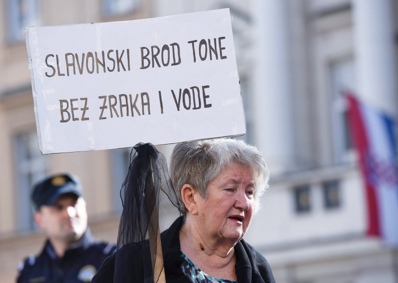 Plenković odgovorio na brojna pitanja Brođana: Što će biti s vodom, a što sa zrakom?