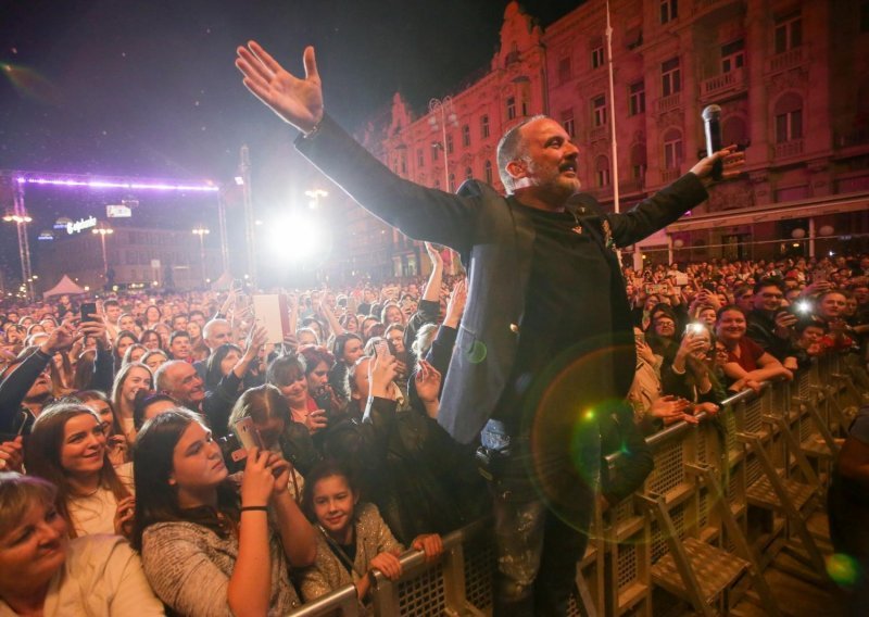 Tony Cetinski priredio spektakl na glavnom zagrebačkom trgu