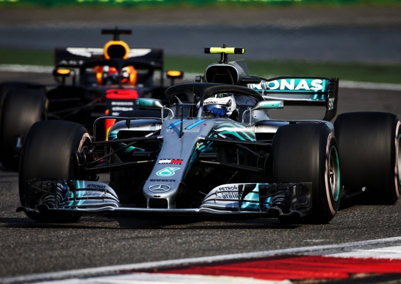 Mercedes nije imao hrabrosti za promjene: Hamilton ostaje, a i osporavani Bottas