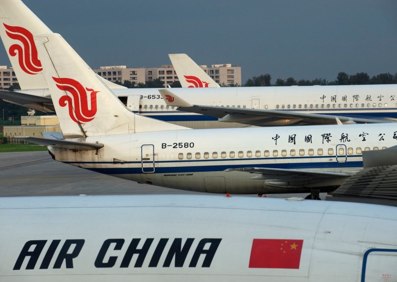 Rastrojeni Kinez prijetio da će srušiti avion na potpuno sulud način