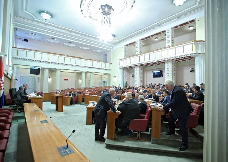 Zastupnici se bave novim državnim odvjetnikom i Hrvatskom poljoprivrednom komorom
