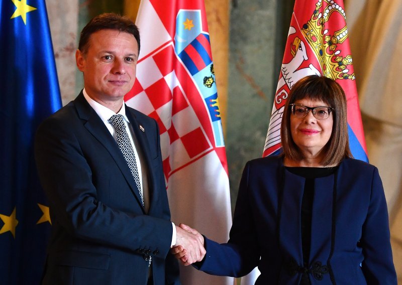 Šefica srpskog parlamenta relativizira incident i spominje nedavni Vučićev posjet Zagrebu
