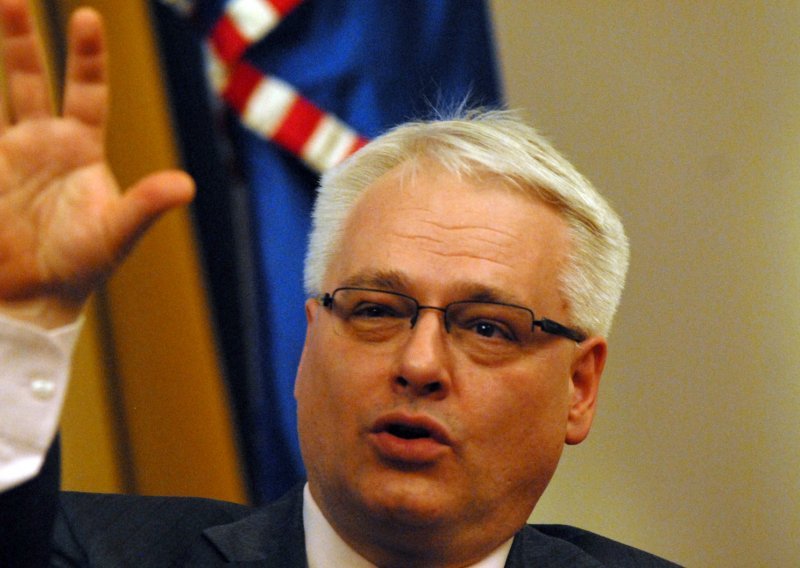 Josipovic pushes for taking entire border agreement into account