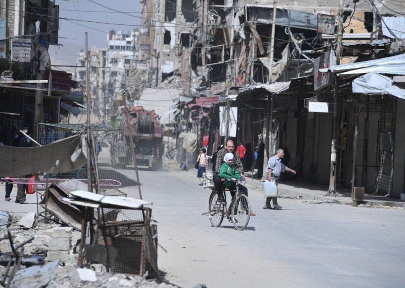 Sirijska ofenziva prisilila 120.000 ljudi da napuste domove