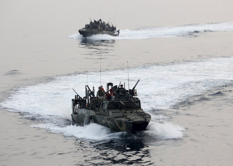 Američki mornari završili u iranskim vodama zbog 'greške u navigaciji'