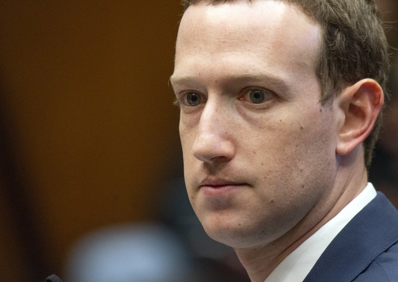 Facebook opet zabrljao: Privatni statusi milijuna korisnika javno objavljeni