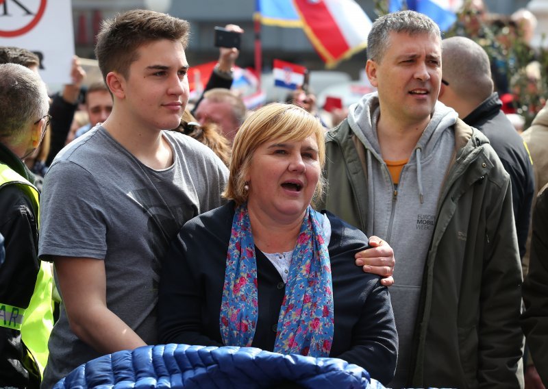 Katolički aktivisti kreću u sakupljanje potpisa za još jedan referendum i to u isto vrijeme