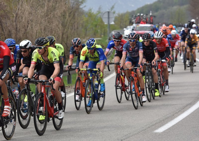 Eurosport objavio snimku incidenta na cesti; za dlaku izbjegnuta teška nesreća na Tour of Croatia!