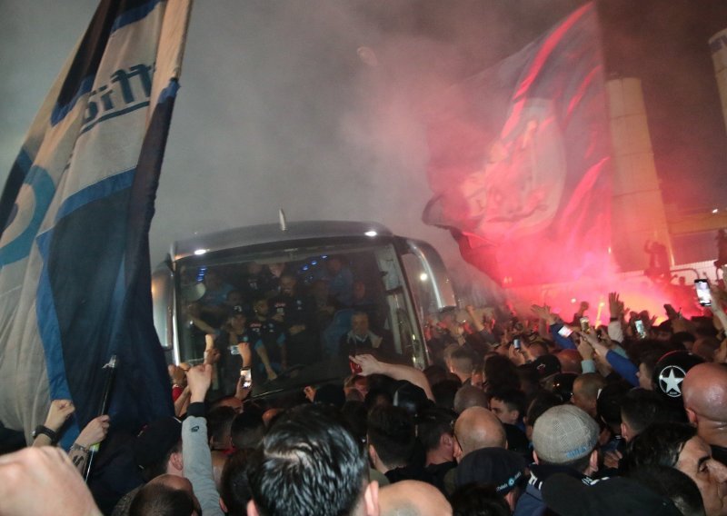 Suze i totalna euforija navijača Napolija; Maradonine dirljive riječi došle do igrača